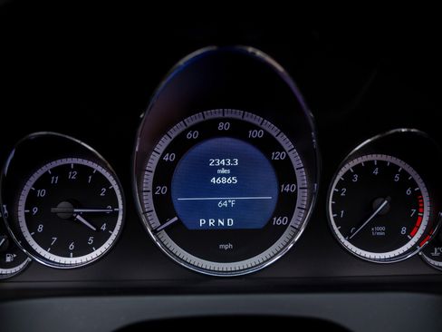 Used 2011 Mercedes-Benz E 550 Cabriolet image 24