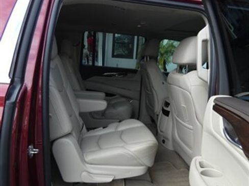 Used 2017 Cadillac Escalade ESV Luxury RWD image 57