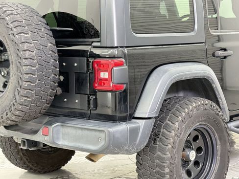Used 2018 Jeep Wrangler Unlimited Sport S AWD/4WD image 11