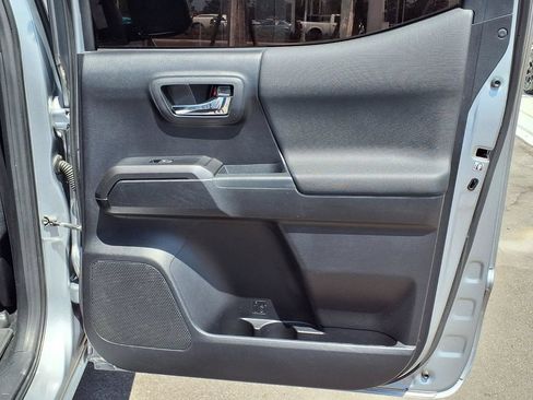 Used 2019 Toyota Tacoma TRD Sport w/ Technology Package RWD image 14