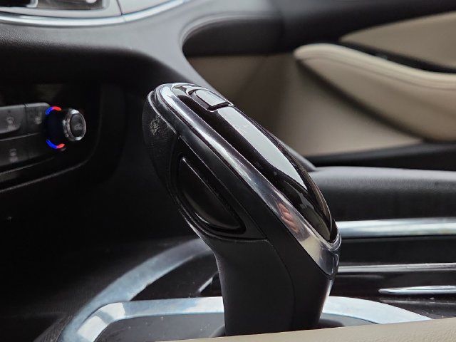 Used 2018 Buick Enclave Essence AWD/4WD image 12