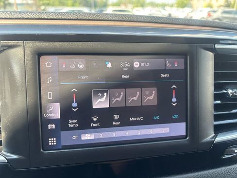 Used 2024 Chrysler Voyager LX FWD image 18