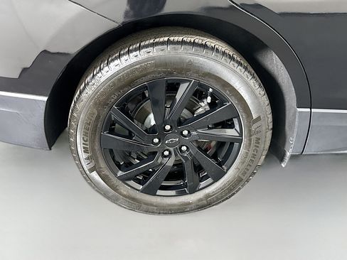 Used 2024 Chevrolet Equinox LS w/ Midnight Edition FWD image 33