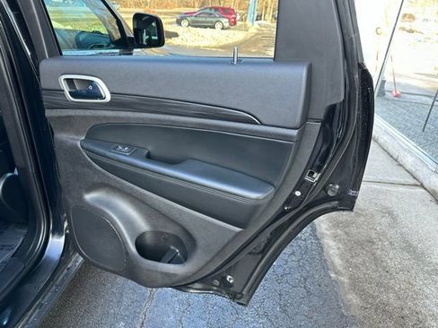 Used 2021 Jeep Grand Cherokee Laredo X AWD/4WD image 16