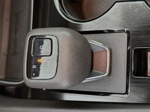 Used 2023 Nissan Rogue S AWD/4WD image 15