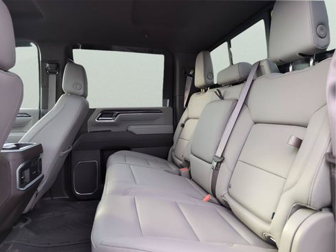 Used 2026 Chevrolet Silverado 2500 LTZ w/ LTZ Convenience Package AWD/4WD image 30