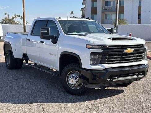 Used 2024 Chevrolet Silverado 3500 W/T image 33