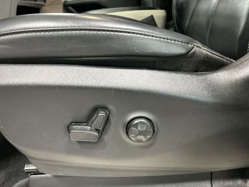 Used 2023 Chrysler Pacifica Touring-L FWD image 25