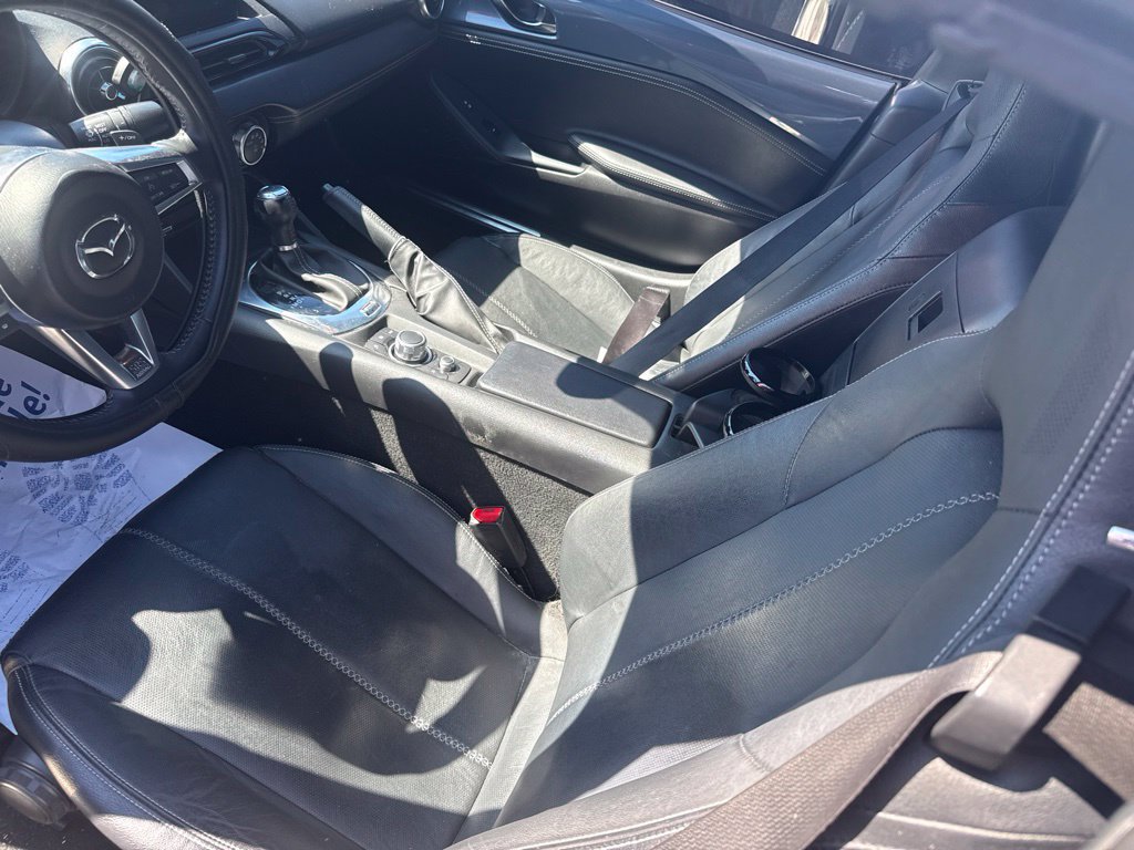 Used 2021 MAZDA MX-5 Miata RF Grand Touring RWD image 3