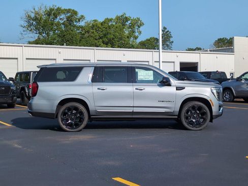 New 2026 GMC Yukon XL Denali w/ Denali Reserve Package AWD/4WD image 7