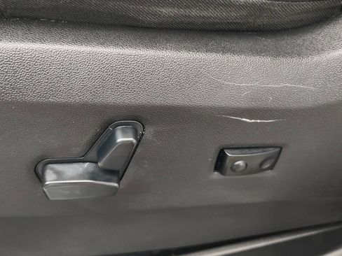 Used 2015 Chrysler Town & Country Touring w/ Driver Convenience Group image 16