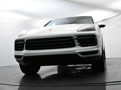 Certified 2022 Porsche Cayenne Platinum Edition image 57