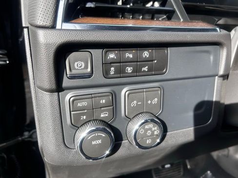 New 2026 Chevrolet Suburban High Country AWD/4WD image 27
