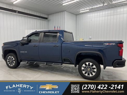 Used 2022 Chevrolet Silverado 2500 Custom w/ Custom Value Package image 5