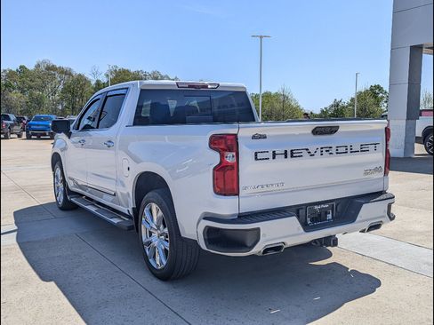 Used 2022 Chevrolet Silverado 1500 High Country w/ Technology Package AWD/4WD image 8