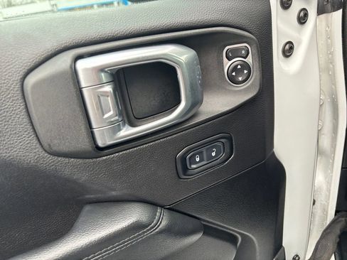 Used 2020 Jeep Wrangler Unlimited Sahara image 16