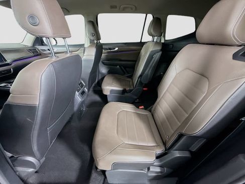 Used 2024 Volkswagen Atlas SEL AWD/4WD image 25