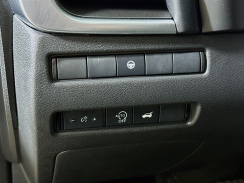 Used 2025 Nissan Rogue SV image 12