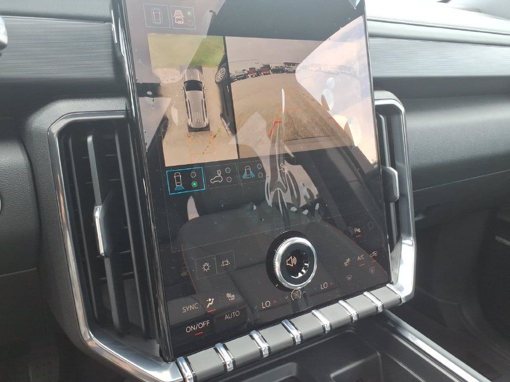 New 2026 GMC Acadia AT4 w/ LPO, Floor Liner Package AWD/4WD image 21