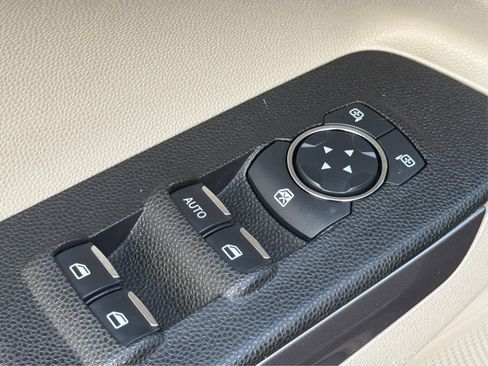 Used 2021 Ford EcoSport SE w/ SE Convenience Package FWD image 11