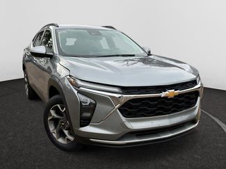 Used 2025 Chevrolet Trax LT video 1