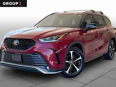 Used 2022 Toyota Highlander XSE FWD image 1