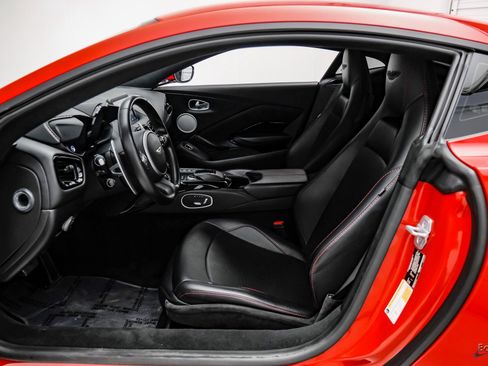 Used 2019 Aston Martin V8 Vantage Coupe image 38