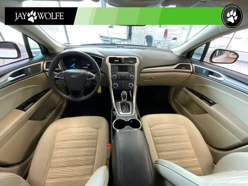 Used 2016 Ford Fusion SE FWD image 8