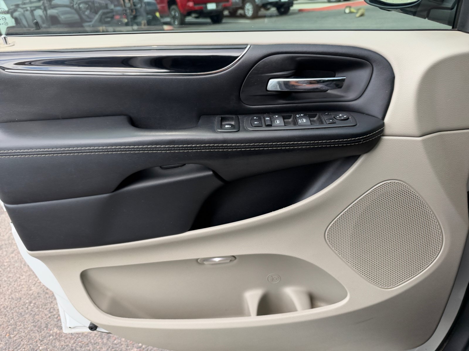 Used 2019 Dodge Grand Caravan SXT w/ Driver Convenience Group FWD image 13