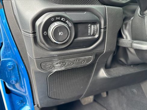Used 2025 Jeep Wrangler Unlimited Rubicon AWD/4WD image 12