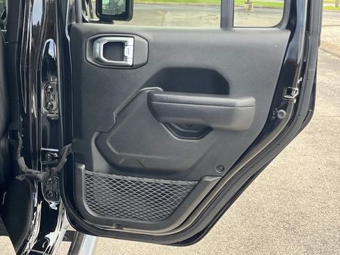 Used 2022 Jeep Gladiator Sport AWD/4WD image 19