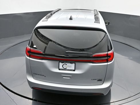 Used 2023 Chrysler Pacifica Limited w/ S Appearance Package image 42