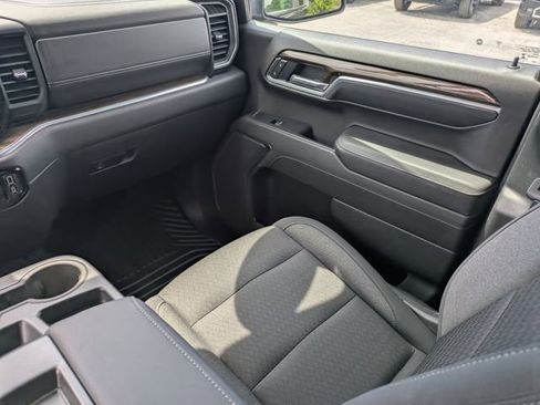 Used 2022 Chevrolet Silverado 1500 LT AWD/4WD image 16