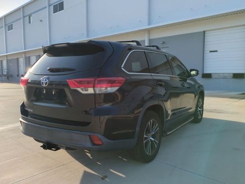 Used 2019 Toyota Highlander LE image 5