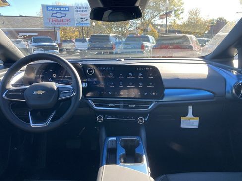 New 2026 Chevrolet Equinox EV LT image 11