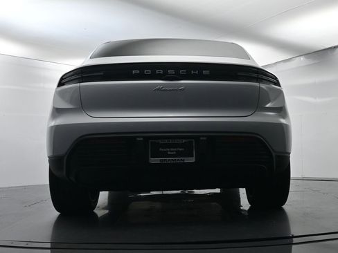 Certified 2024 Porsche Macan 4 Electric image 48