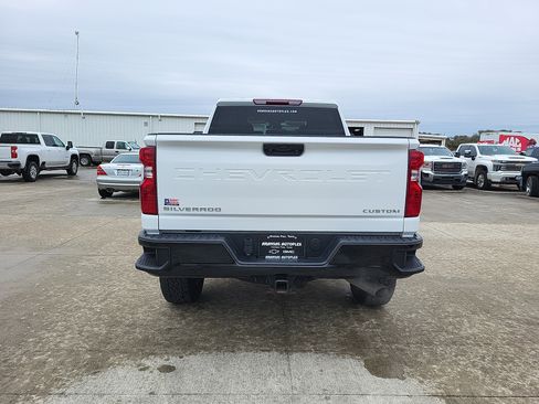 Used 2024 Chevrolet Silverado 2500 Custom w/ Custom Value Package image 6