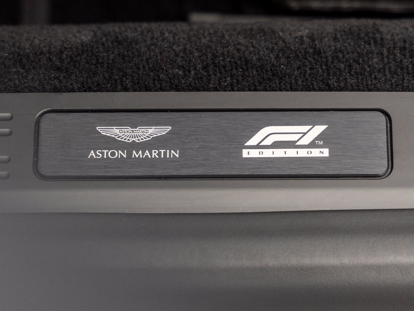 Used 2023 Aston Martin V8 Vantage Roadster RWD image 29