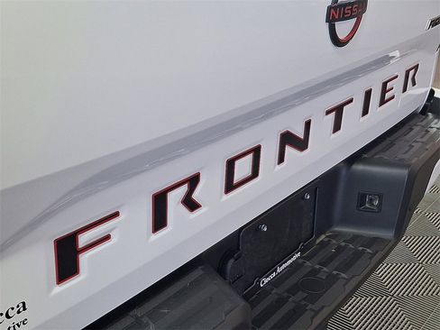 Used 2022 Nissan Frontier PRO-4X w/ Technology Package image 31
