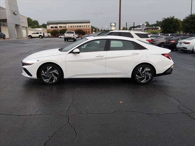 Used 2025 Hyundai Elantra SEL FWD image 7