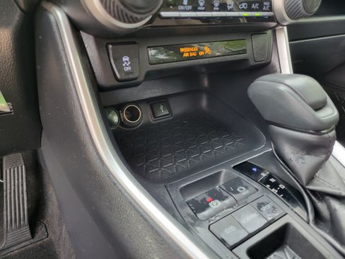 Used 2020 Toyota RAV4 LE w/ Carpet Mat Package FWD image 19