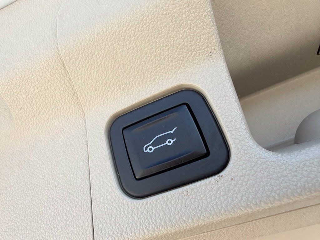 Used 2018 GMC Acadia Denali AWD/4WD image 30