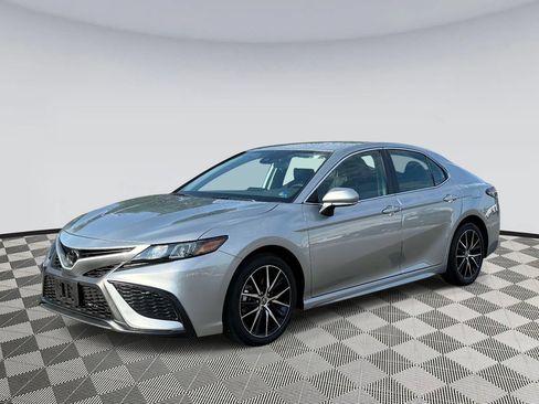Used 2023 Toyota Camry SE FWD image 5
