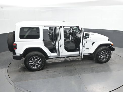 Used 2025 Jeep Wrangler Unlimited Sahara AWD/4WD image 49