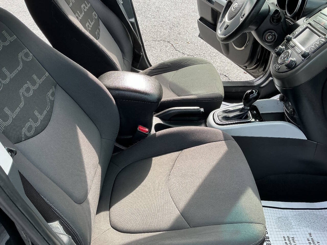 Used 2012 Kia Soul + w/ Audio Pkg FWD image 29