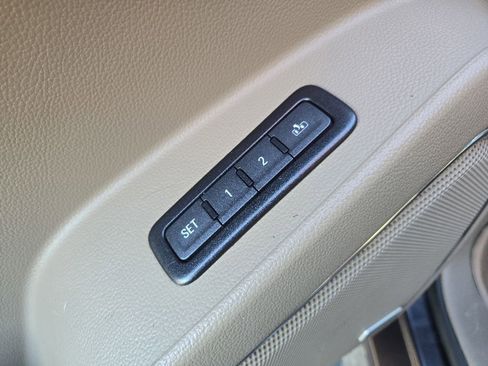 Used 2018 Chevrolet Tahoe Premier AWD/4WD image 32