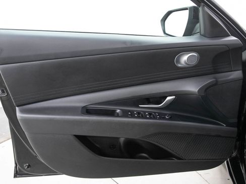 Used 2026 Hyundai Elantra Hybrid FWD image 19