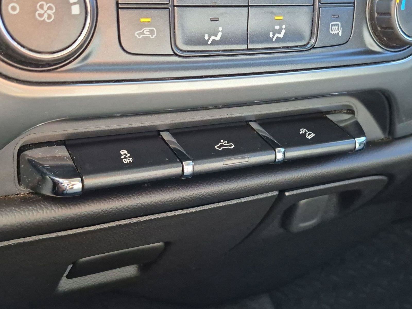 Used 2017 Chevrolet Silverado 1500 LT AWD/4WD image 10