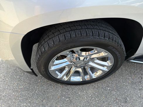 Used 2017 GMC Yukon SLT w/ Premium Edition RWD image 14