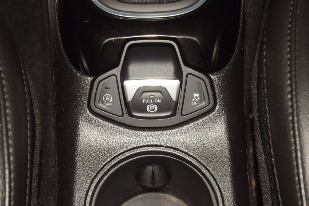 Used 2020 Jeep Compass Latitude AWD/4WD image 34